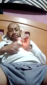 pineda1689 online show from 01/05/25, 05:30