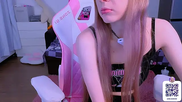 Milia Parker online show from 11/23/25, 02:43