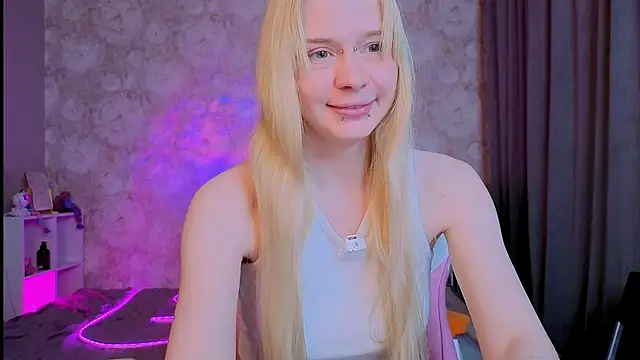 Snapshot of Milia_Parker chatting on 06/27/26, 03:23 Milia Parker online show from 06/27/26, 03:23