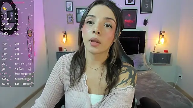 Snapshot of Charlotte__Benett chatting on 02/12/26, 04:01 Charlotte Benett online show from 02/12/26, 04:01