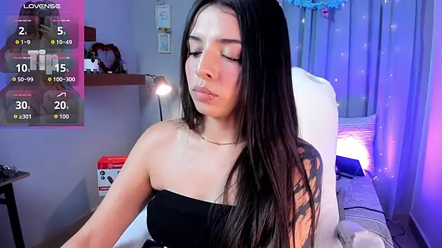 Snapshot of Charlotte__Benett chatting on 07/05/26, 05:58 Charlotte Benett online show from 07/05/26, 05:58