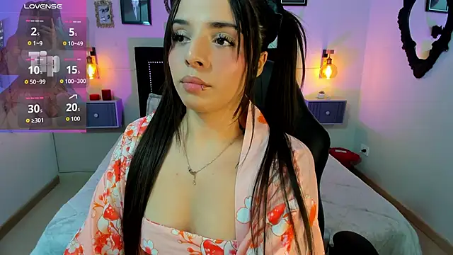 Charlotte  Benett online show from 05/17/26, 05:29