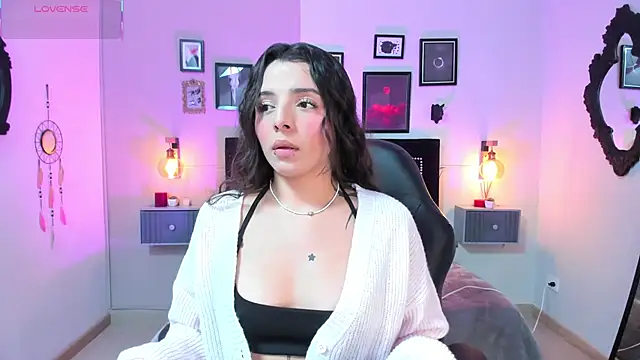 Snapshot of Charlotte__Benett chatting on 01/09/26, 04:41 Charlotte Benett online show from 01/09/26, 04:41