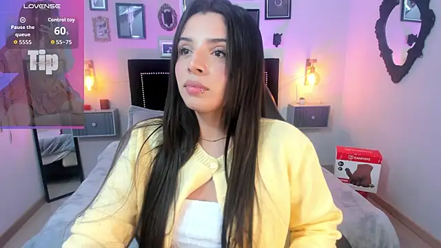 Snapshot of Charlotte__Benett chatting on 06/24/26, 05:50 Charlotte Benett online show from 06/24/26, 05:50