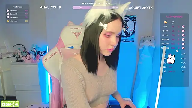 Snapshot of Gylaxie chatting on 02/15/25, 01:27 Gylaxie online show from 02/15/25, 01:27