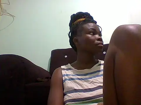 Snapshot of sexxyqueenn22 chatting on 11/15/25, 12:47 sexxyqueenn22 online show from 11/15/25, 12:47