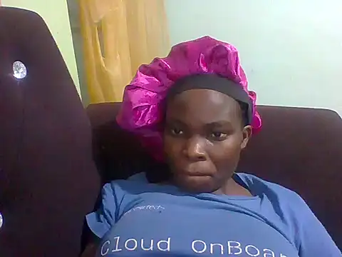 Snapshot of sexxyqueenn22 chatting on 11/17/25, 04:00 sexxyqueenn22 online show from 11/17/25, 04:00