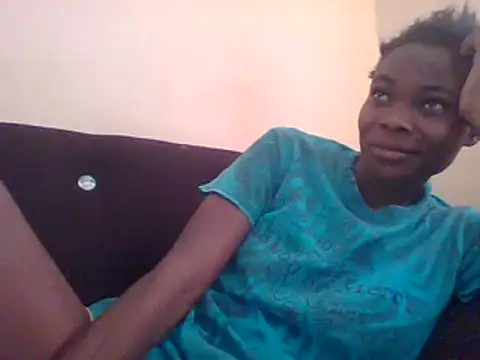 Snapshot of sexxyqueenn22 chatting on 12/17/24, 10:01 sexxyqueenn22 online show from 12/17/24, 10:01