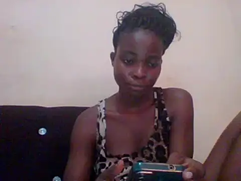 Snapshot of sexxyqueenn22 chatting on 12/19/24, 06:23 sexxyqueenn22 online show from 12/19/24, 06:23