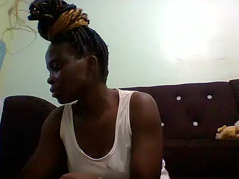 Snapshot of sexxyqueenn22 chatting on 10/27/25, 09:05 sexxyqueenn22 online show from 10/27/25, 09:05