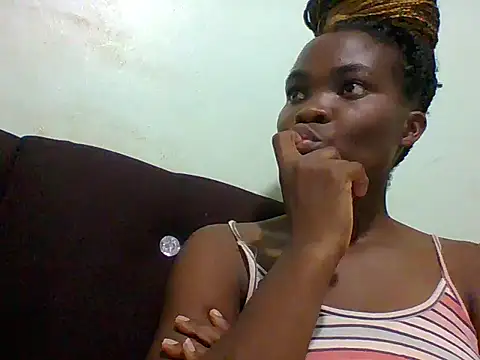 Snapshot of sexxyqueenn22 chatting on 10/29/25, 08:30 sexxyqueenn22 online show from 10/29/25, 08:30