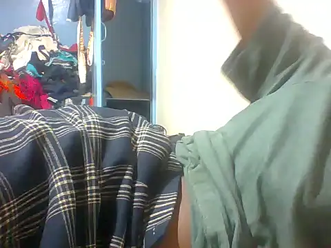 Snapshot of sexxyqueenn22 chatting on 12/16/25, 12:37 sexxyqueenn22 online show from 12/16/25, 12:37