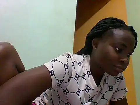 Snapshot of sexxyqueenn22 chatting on 11/30/25, 04:19 sexxyqueenn22 online show from 11/30/25, 04:19