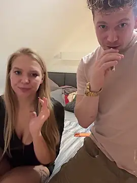 Snapshot of NickyGold_Official chatting on 11/02/25, 08:14 NickyGold Official online show from 11/02/25, 08:14