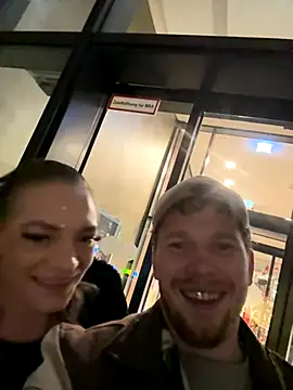 Snapshot of NickyGold_Official chatting on 11/23/25, 10:09 NickyGold Official online show from 11/23/25, 10:09