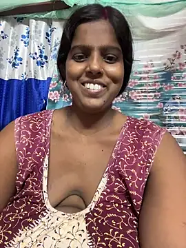 Snapshot of Beauty-queen chatting on 07/05/26, 02:46 Beauty-queen online show from 07/05/26, 02:46