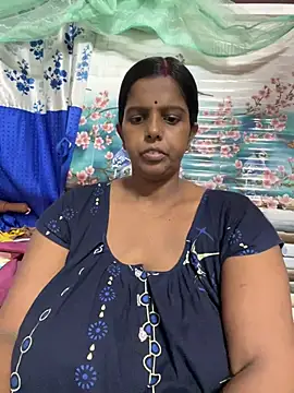 Snapshot of Beauty-queen chatting on 07/11/26, 11:43 Beauty-queen online show from 07/11/26, 11:43
