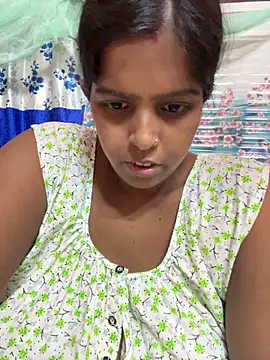 Snapshot of Beauty-queen chatting on 07/15/26, 04:03 Beauty-queen online show from 07/15/26, 04:03