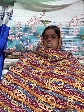 Beauty-queen online show from 12/15/25, 10:21