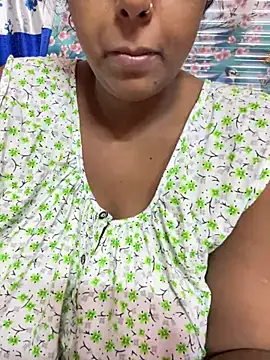 Snapshot of Beauty-queen chatting on 06/25/26, 03:17 Beauty-queen online show from 06/25/26, 03:17