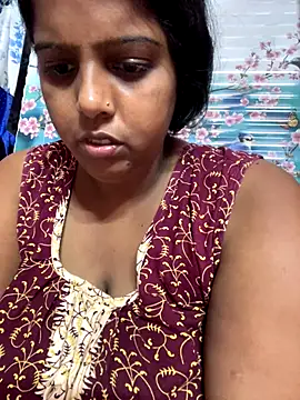 Beauty-queen online show from 10/30/25, 11:08