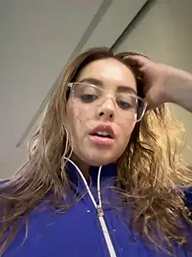 Snapshot of Alirawrz chatting on 05/30/26, 04:01 Alirawrz online show from 05/30/26, 04:01