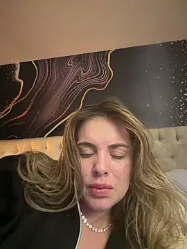 Snapshot of Alirawrz chatting on 04/23/26, 01:56 Alirawrz online show from 04/23/26, 01:56