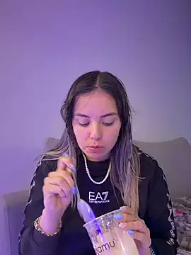 Alirawrz online show from 10/11/25, 07:37