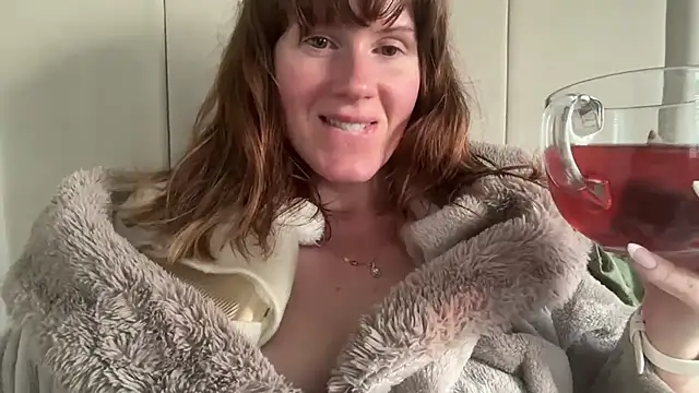 redheadrosie69 online show from 05/17/26, 07:03