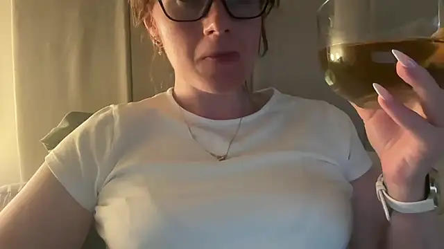 redheadrosie69 online show from 05/07/26, 07:06