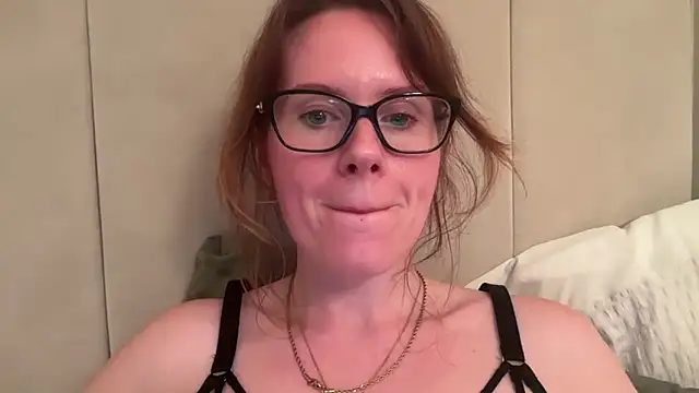 redheadrosie69 online show from 10/16/25, 06:16
