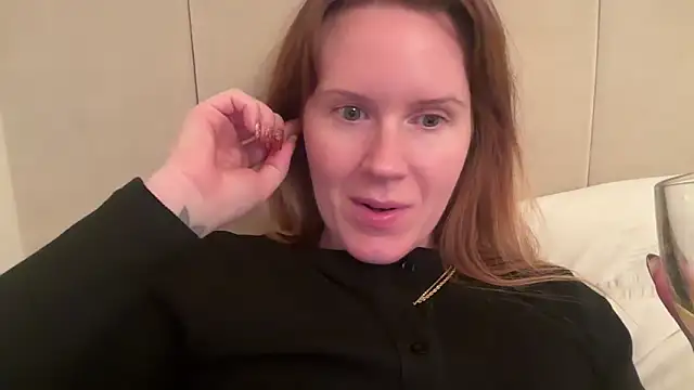 redheadrosie69 online show from 11/05/25, 08:34