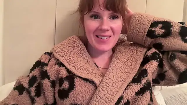 redheadrosie69 online show from 11/14/25, 07:50