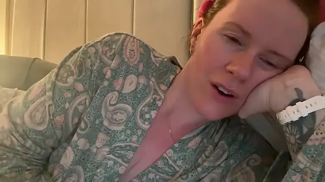 redheadrosie69 online show from 05/26/26, 06:50