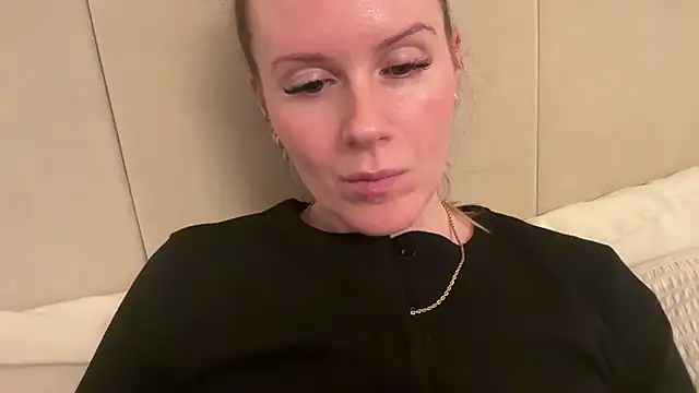 redheadrosie69 online show from 11/28/25, 08:31