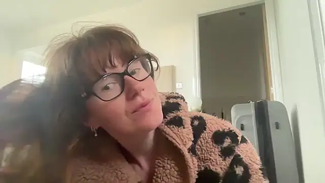 redheadrosie69 online show from 06/11/26, 04:53