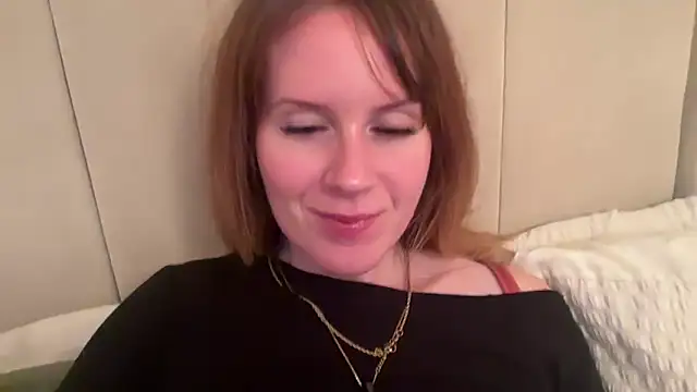 redheadrosie69 online show from 11/12/25, 07:51