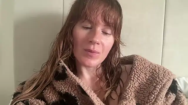 redheadrosie69 online show from 10/08/25, 09:00