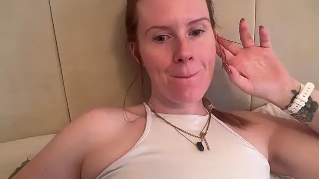 redheadrosie69 online show from 10/10/25, 07:20