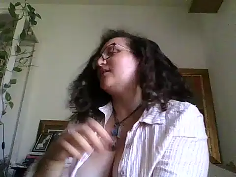 Snapshot of juicyrubies chatting on 09/12/25, 11:32 juicyrubies online show from 09/12/25, 11:32