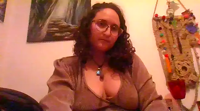 Snapshot of juicyrubies chatting on 02/05/25, 12:38 juicyrubies online show from 02/05/25, 12:38