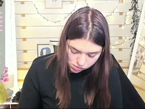 Josephine Kiss online show from 12/22/25, 08:14