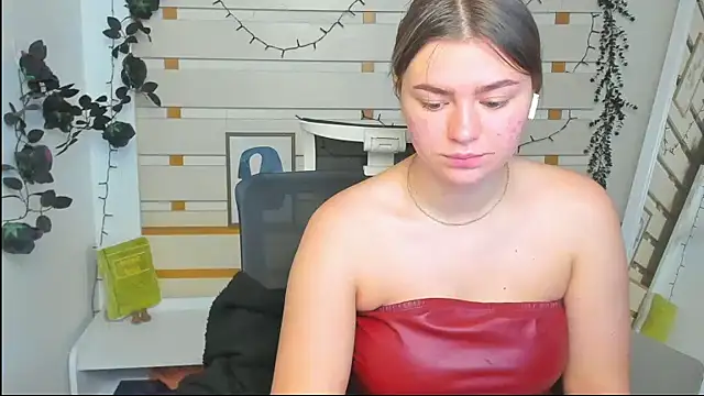 Josephine Kiss online show from 05/07/26, 12:30
