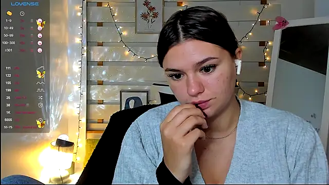 Josephine Kiss online show from 10/21/25, 12:48