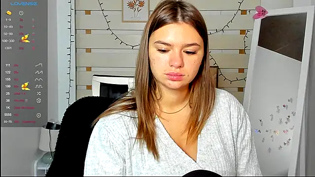 Josephine Kiss online show from 10/22/25, 12:15