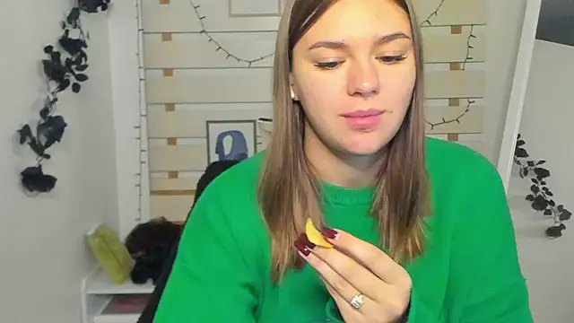 Josephine Kiss online show from 11/11/25, 07:25