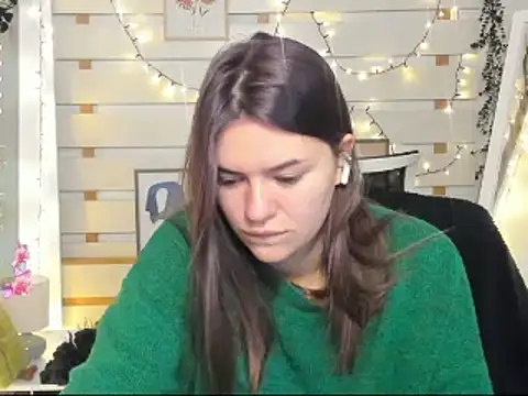 Josephine Kiss online show from 12/21/25, 12:51