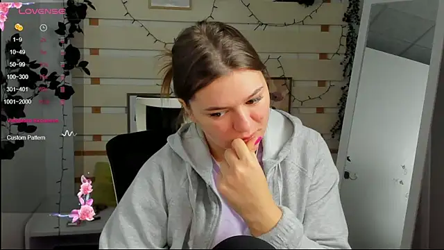 Josephine Kiss online show from 03/31/26, 10:50