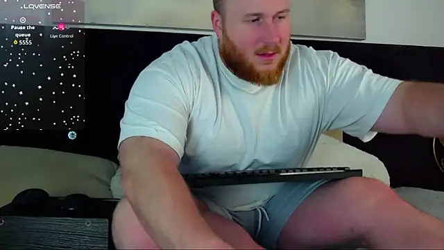 Snapshot of RoddyStill chatting on 12/15/25, 09:26 RoddyStill online show from 12/15/25, 09:26