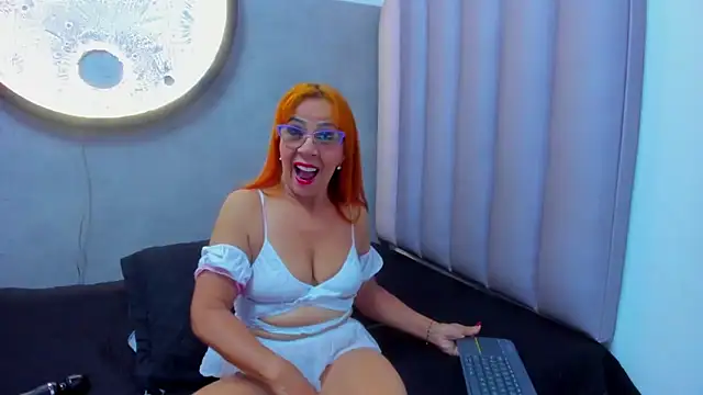 Snapshot of SussanMilf_ chatting on 05/11/26, 11:00 SussanMilf online show from 05/11/26, 11:00